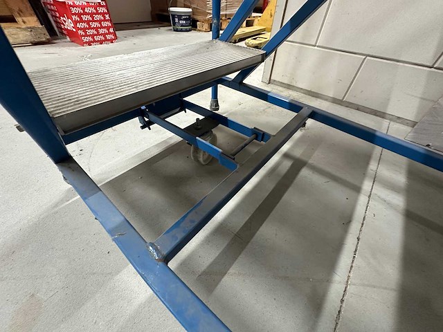 Mobiele platformtrap - afbeelding 3 van  3