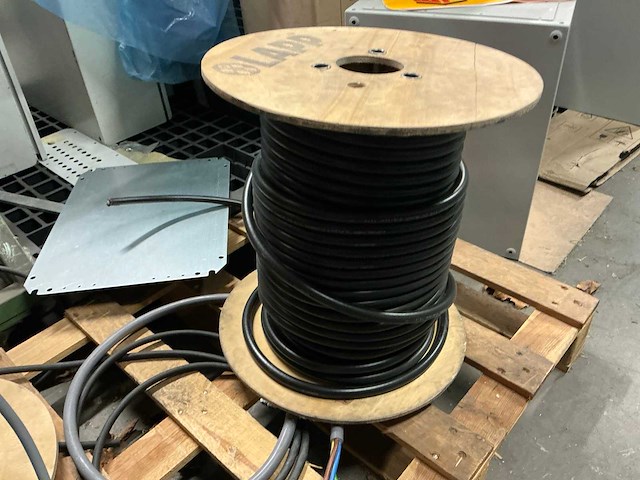 Mobiele rek met hervulbare haspels elektriciteitkabels - afbeelding 3 van  15