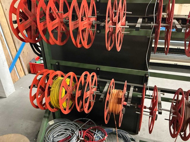Mobiele rek met hervulbare haspels elektriciteitkabels - afbeelding 7 van  15
