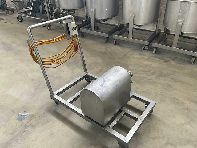 Mobiele rvs centrifugaalpomp - afbeelding 3 van  6