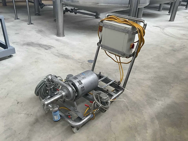 Mobiele rvs los en spoelpompinstallatie met centrifugaalpomp - afbeelding 1 van  9