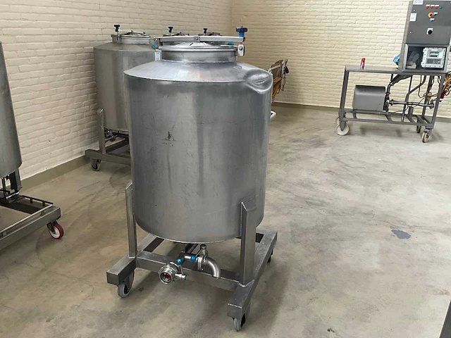 Mobiele rvs opslagtank (450liter) - afbeelding 4 van  8
