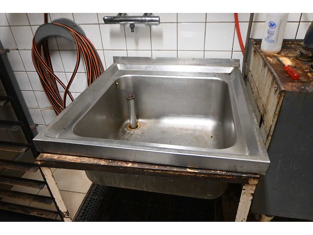 Mobiele rvs spoelbak - afbeelding 2 van  3