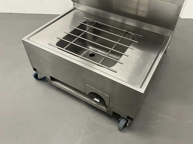 Mobiele rvs spoeltafel met close-in boiler - afbeelding 4 van  13