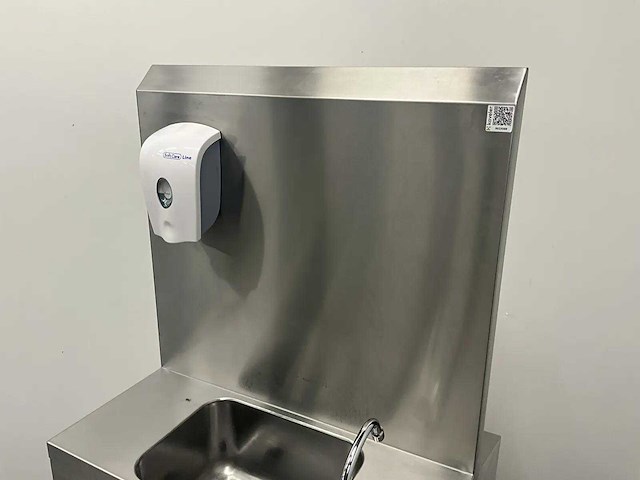 Mobiele rvs spoeltafel met close-in boiler - afbeelding 9 van  13