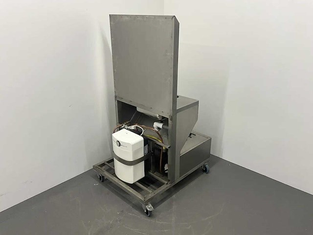 Mobiele rvs spoeltafel met close-in boiler - afbeelding 8 van  13