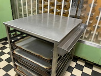 Mobiele rvs werkbank inclusief bakplaten en gereedschaphouder - afbeelding 2 van  4