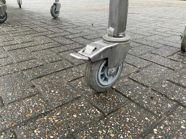 Mobiele rvs werktafel (680 cm) - afbeelding 5 van  7