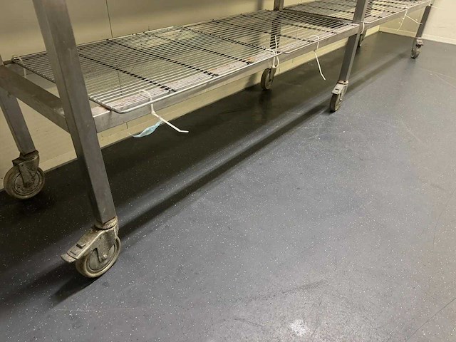 Mobiele rvs werktafel - afbeelding 4 van  6