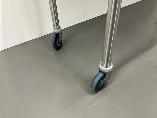Mobiele rvs werktafel - afbeelding 4 van  4
