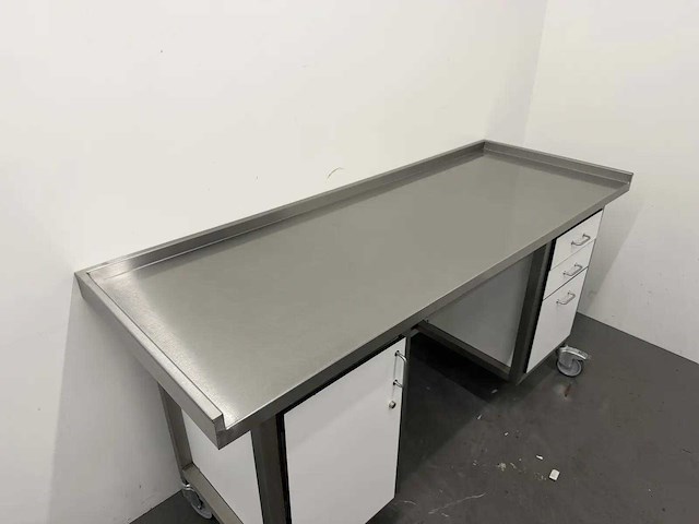 Mobiele rvs werktafel - afbeelding 5 van  8
