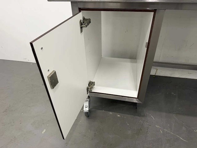Mobiele rvs werktafel - afbeelding 6 van  8