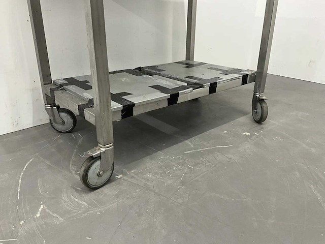 Mobiele rvs werktafel - afbeelding 4 van  4