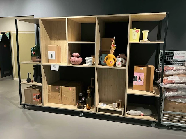 Mobiele showroom stelling - afbeelding 1 van  7