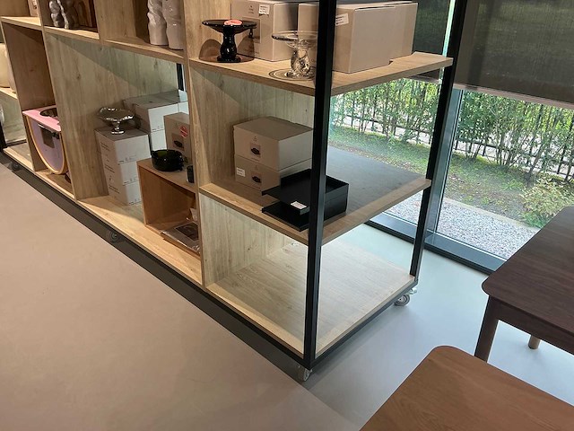 Mobiele showroom stelling - afbeelding 2 van  7