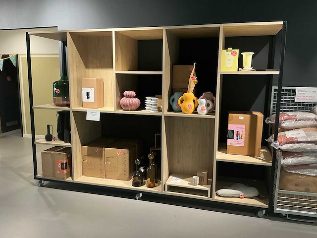 Mobiele showroom stelling - afbeelding 1 van  7
