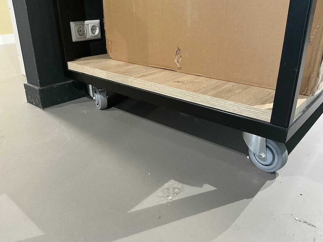 Mobiele showroom stelling - afbeelding 7 van  7