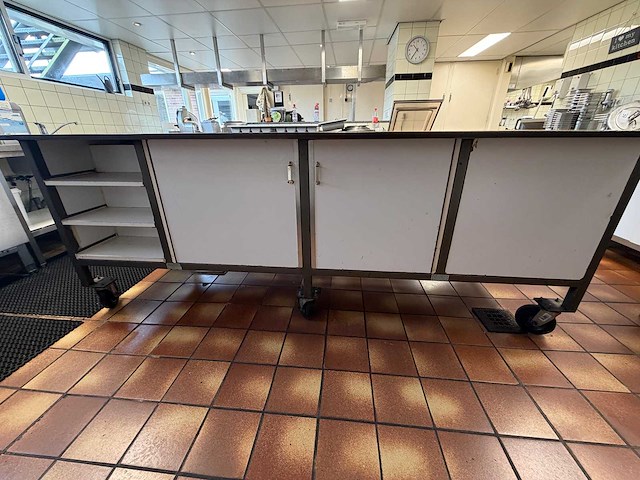 Mobiele stalen werktafel inclusief 9-delige spiegelset - afbeelding 1 van  2