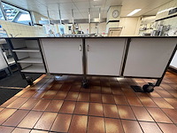 Mobiele stalen werktafel inclusief 9-delige spiegelset