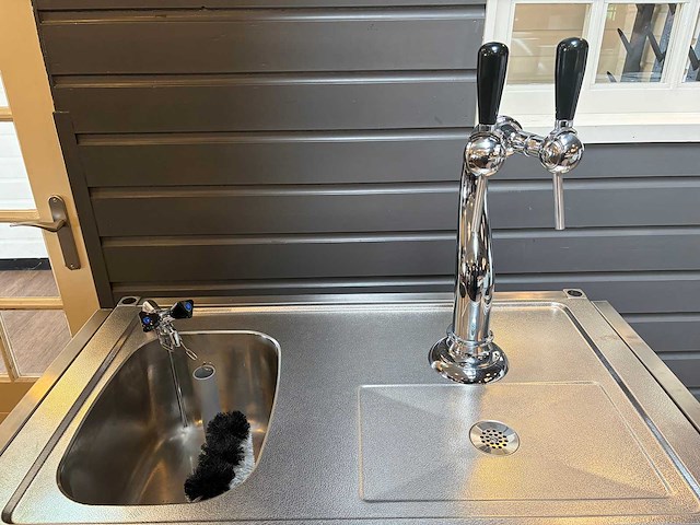 Mobiele tap installatie met dubbele tapkraan en met gamko chiller - afbeelding 5 van  6