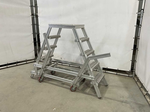 Mobiele trap - afbeelding 1 van  7