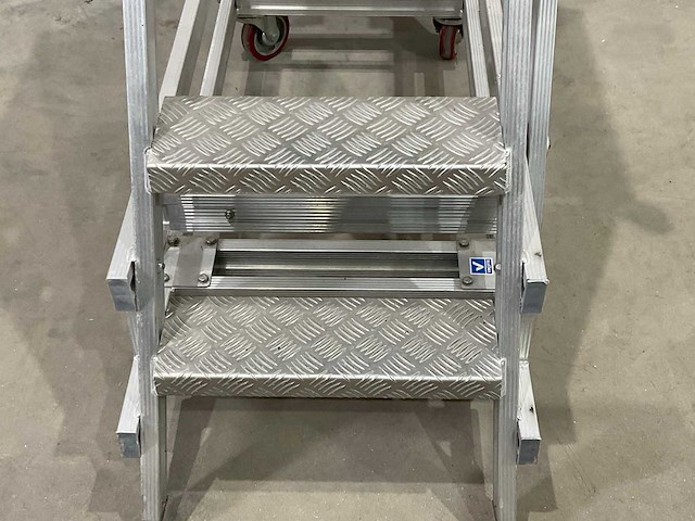 Mobiele trap - afbeelding 6 van  7