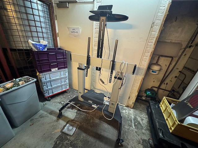 Mobiele tv standaard met camera - afbeelding 1 van  6