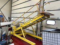 Mobiele vliegtuigtrap - afbeelding 1 van  6
