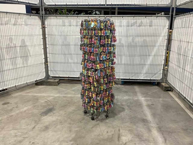 Mobiele vloerdisplay met inhoud - afbeelding 1 van  7