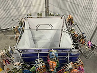 Mobiele vloerdisplay met inhoud - afbeelding 5 van  7