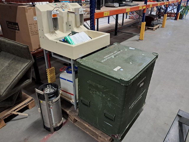 Mobiele wasbak unit in zagres kist, h + p labortechnik ag munchen - afbeelding 3 van  11