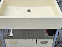 Mobiele wasbak unit in zagres kist, h + p labortechnik ag munchen - afbeelding 1 van  12