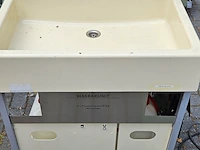 Mobiele wasbak unit in zagres kist, h + p labortechnik ag munchen