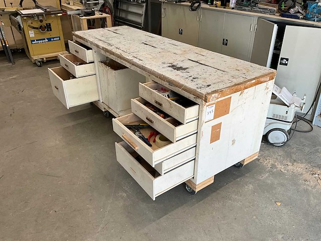 Mobiele werkbank inclusief inhoud - afbeelding 1 van  8