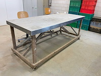 Mobiele werkbank met 2 werkplaatskrukken - afbeelding 3 van  7