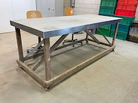 Mobiele werkbank met 2 werkplaatskrukken - afbeelding 4 van  7