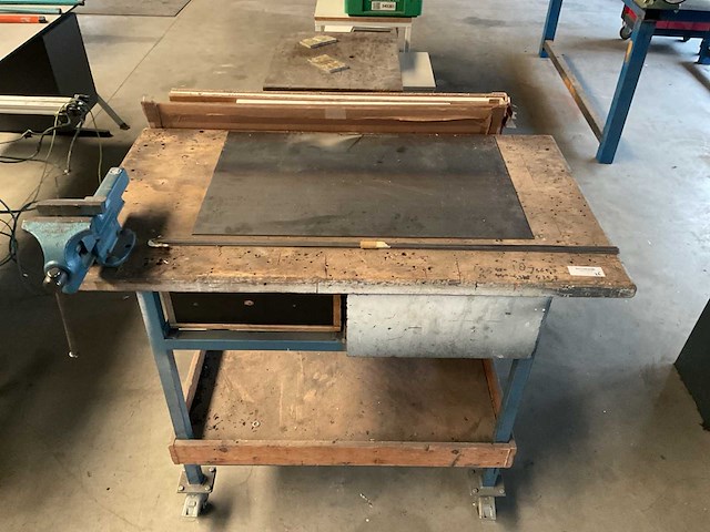 Mobiele werkbank met bankschroef - afbeelding 1 van  3