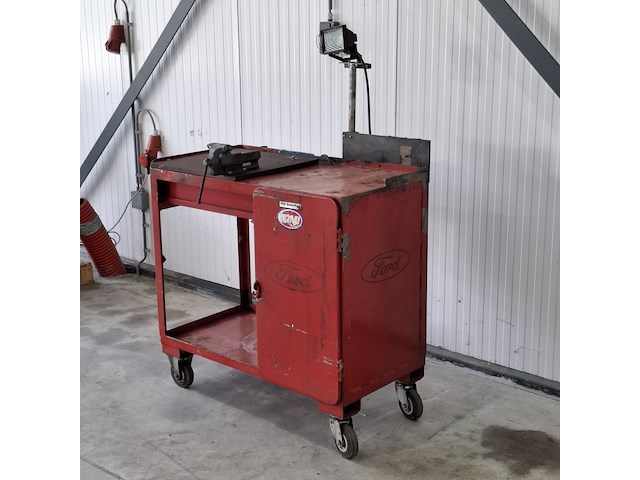 Mobiele werkbank met bankschroef - afbeelding 5 van  12