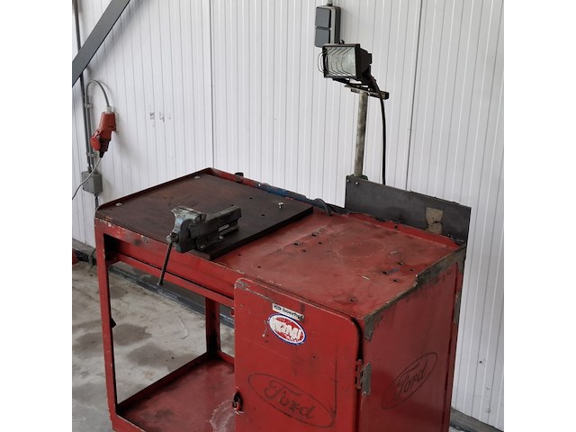 Mobiele werkbank met bankschroef - afbeelding 11 van  12
