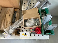 Mobiele werkbank met bevestigingsmiddelen - afbeelding 3 van  6