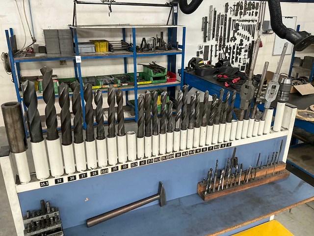 Mobiele werkbank met boren - afbeelding 5 van  8