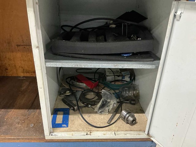 Mobiele werkbank met inhoud - afbeelding 4 van  4