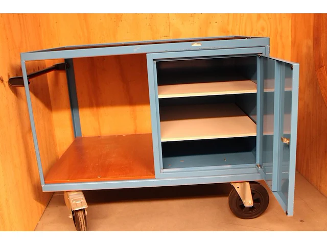 Mobiele werkbank met kast, afm. 105 x 70 x 87 cm. - afbeelding 3 van  3