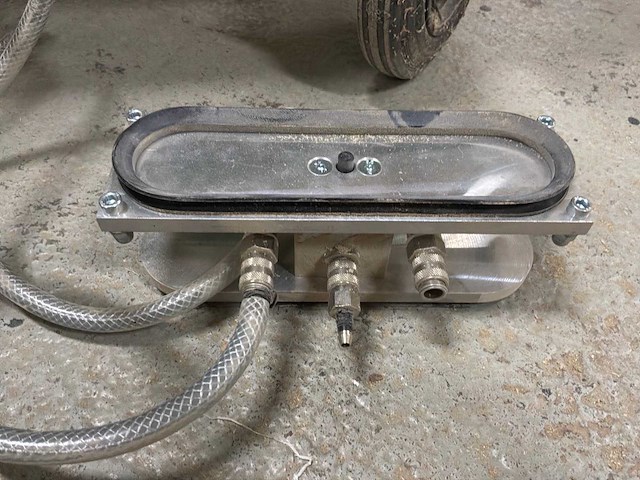 Mobiele werktafel met diverse gereedschappen - afbeelding 3 van  14