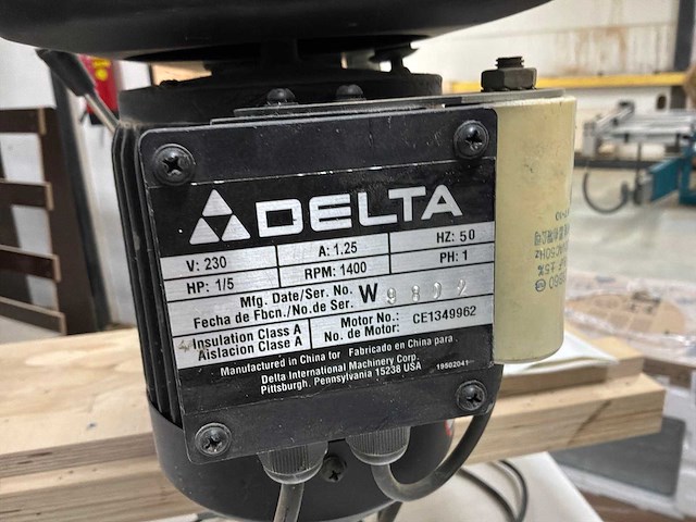 Mobiele werktafel met diverse gereedschappen - afbeelding 14 van  14