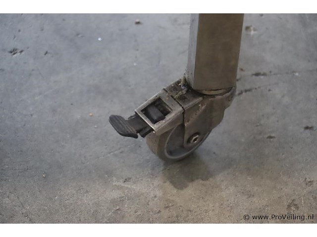 Mobiele werktafel, rvs & folie dispenser & kaassnijplank met kaas snijdraad - afbeelding 3 van  11