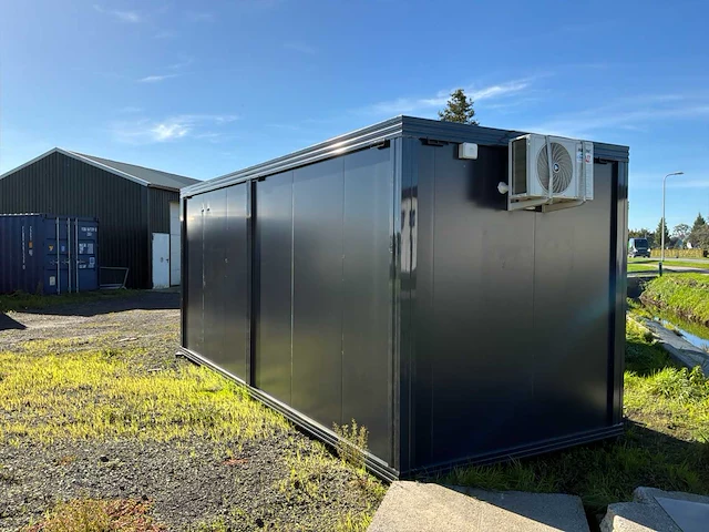 Mobile woonunit tiny home 240 x 600 x 250 - afbeelding 14 van  17