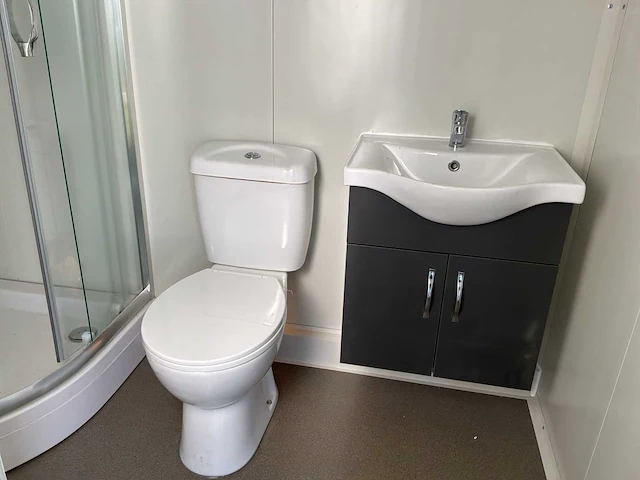 Mobile woonunit tiny home 240 x 600 x 250 - afbeelding 16 van  17