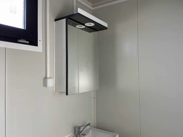 Mobile woonunit tiny home 240 x 600 x 250 - afbeelding 7 van  15