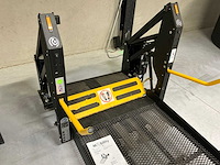 Mobility persoonsbus rolstoel liftsysteem - afbeelding 5 van  7